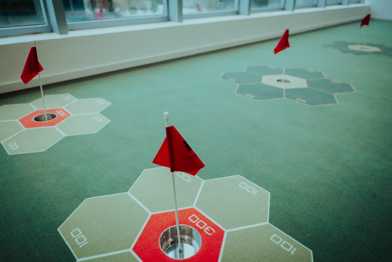 Custom WELLPUTT putting green at 852 Golf