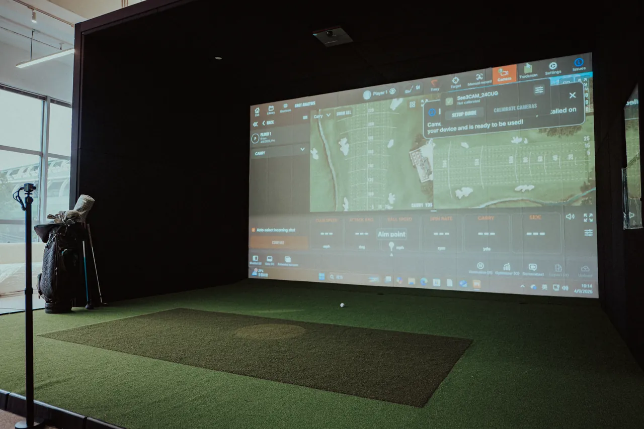 5.3m ultra-wide impact screen in the 852 Golf simulator bay