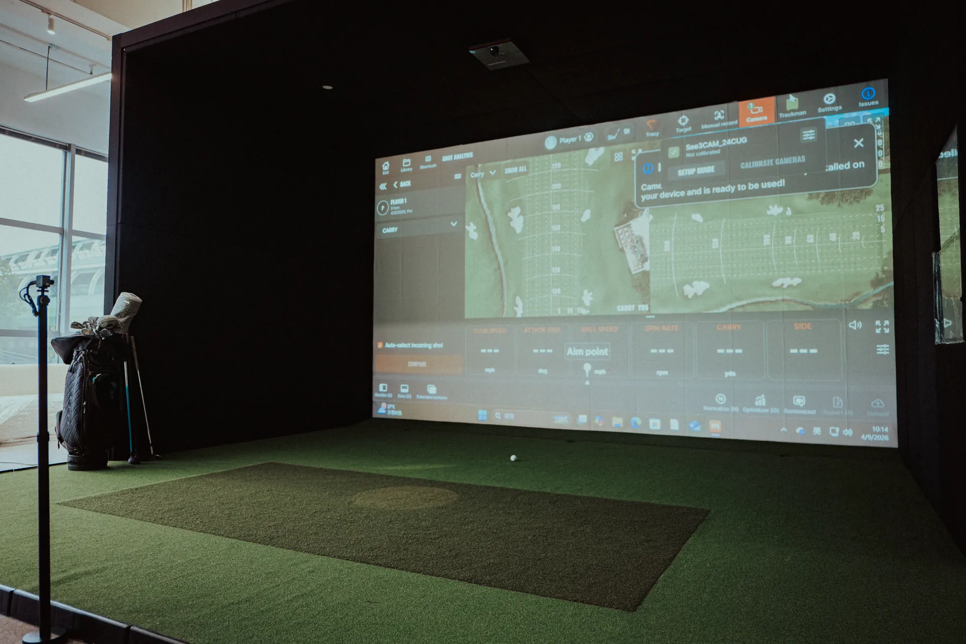 852 Golf private indoor simulator bay in Wong Chuk Hang